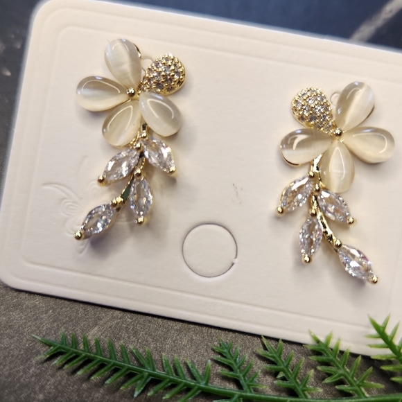 Earrings - Picture 1 of 2